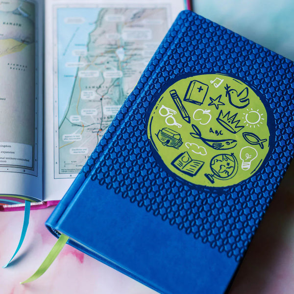 NIrV, Tiny Theologians Bible, Leathersoft over Board, Blue, Comfort Print: A Beginner’s Guide to the Bible