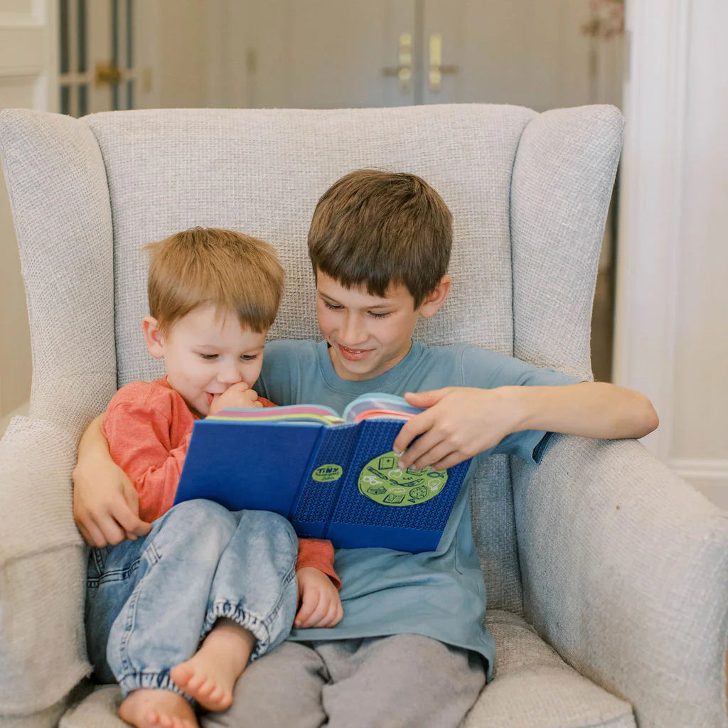 NIrV, Tiny Theologians Bible, Leathersoft over Board, Blue, Comfort Print: A Beginner’s Guide to the Bible