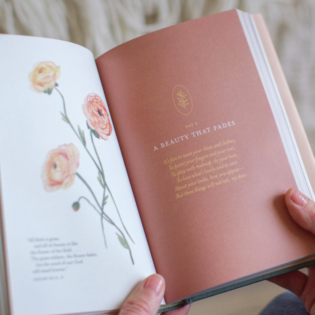 What Makes You Beautiful: 20 Daily Devotions for Girls