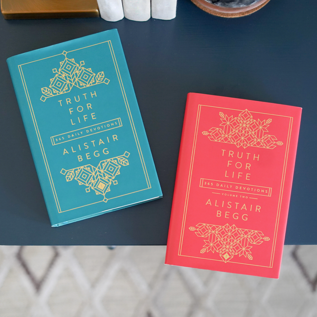 Truth For Life - Volume 2: 365 Daily Devotions