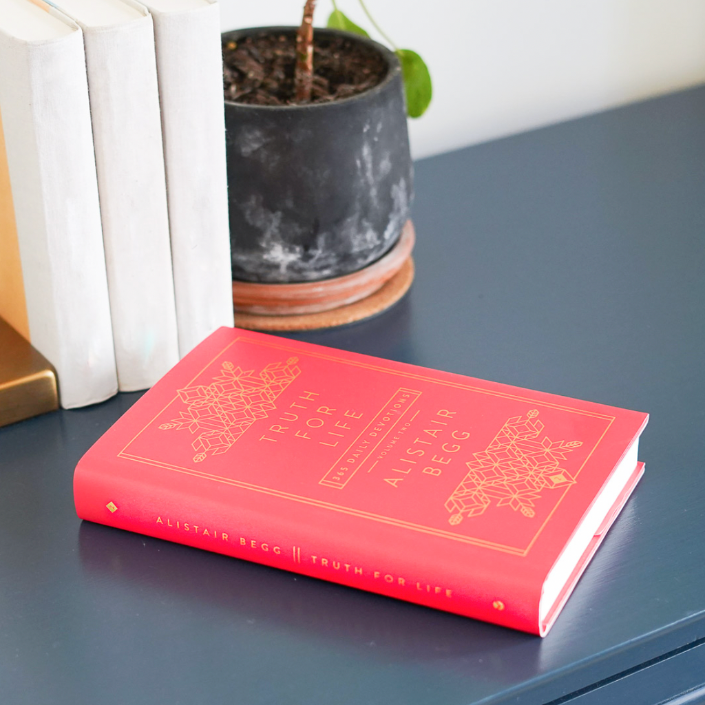 Truth For Life - Volume 2: 365 Daily Devotions